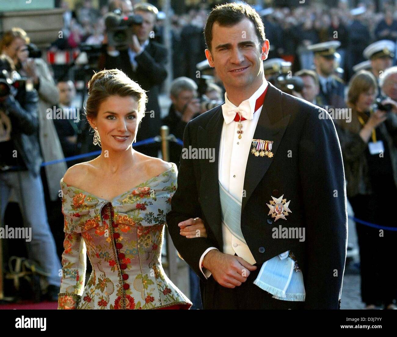 (dpa) - On the eve of the wedding of Crown Prince Frederik of Denmark and Mary Donaldson, Crown Prince Felipe of Spain and his fiancee Letizia Ortiz arrive for a gala at the Royal Theatre in Copenhagen, Denmark, 13 May 2004. Stock Photo