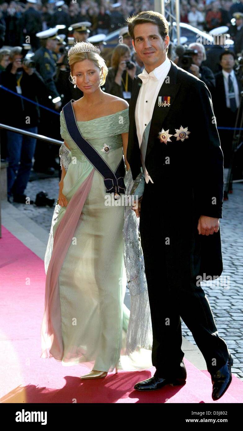 (dpa) - On the eve of the wedding of Crown Prince Frederik of Denmark and Mary Donaldson, Crown Prince Pavlos of Greece and his wife Mary-Chantal arrive for a gala at the Royal Theatre in Copenhagen, Denmark, 13 May 2004. Stock Photo