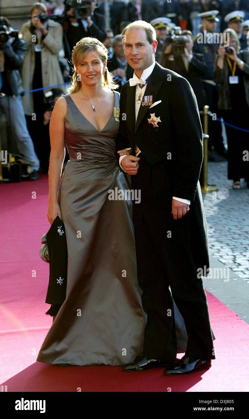 (dpa) - On the eve of the wedding of Crown Prince Frederik of Denmark and Mary Donaldson, Prince Edward of Great Britain and his wife Sophie of Wessex arrive for a gala at the Royal Theatre in Copenhagen, Denmark, 13 May 2004. Stock Photo