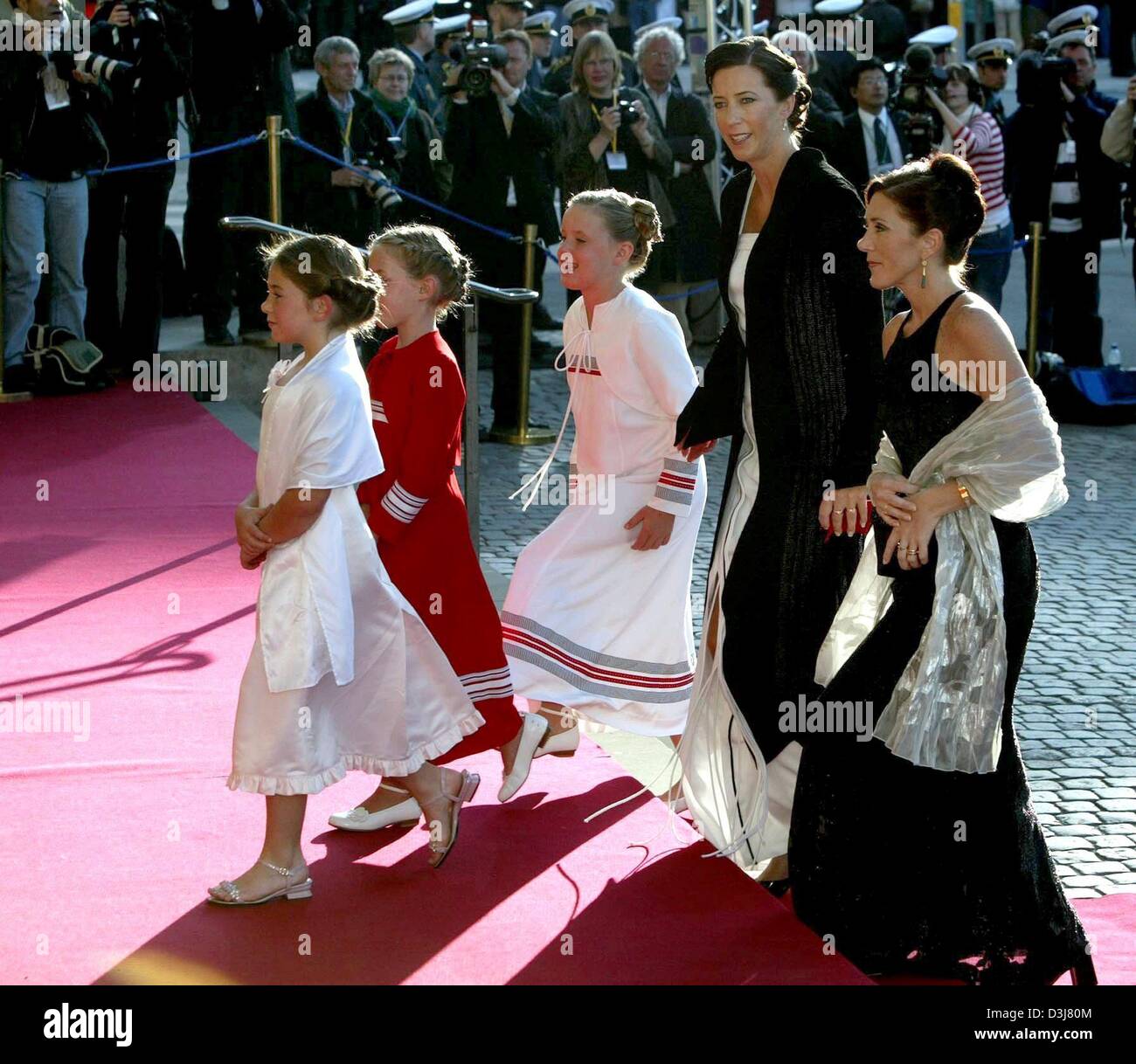 (dpa) - Nieces and sisters of Mary Donaldson, the Australian fiancee of Crown Prince Frederik of Denmark, arrive for a gala on the eve of her wedding at the Royal Theatre in Copenhagen, Denmark, 13 May 2004. Stock Photo