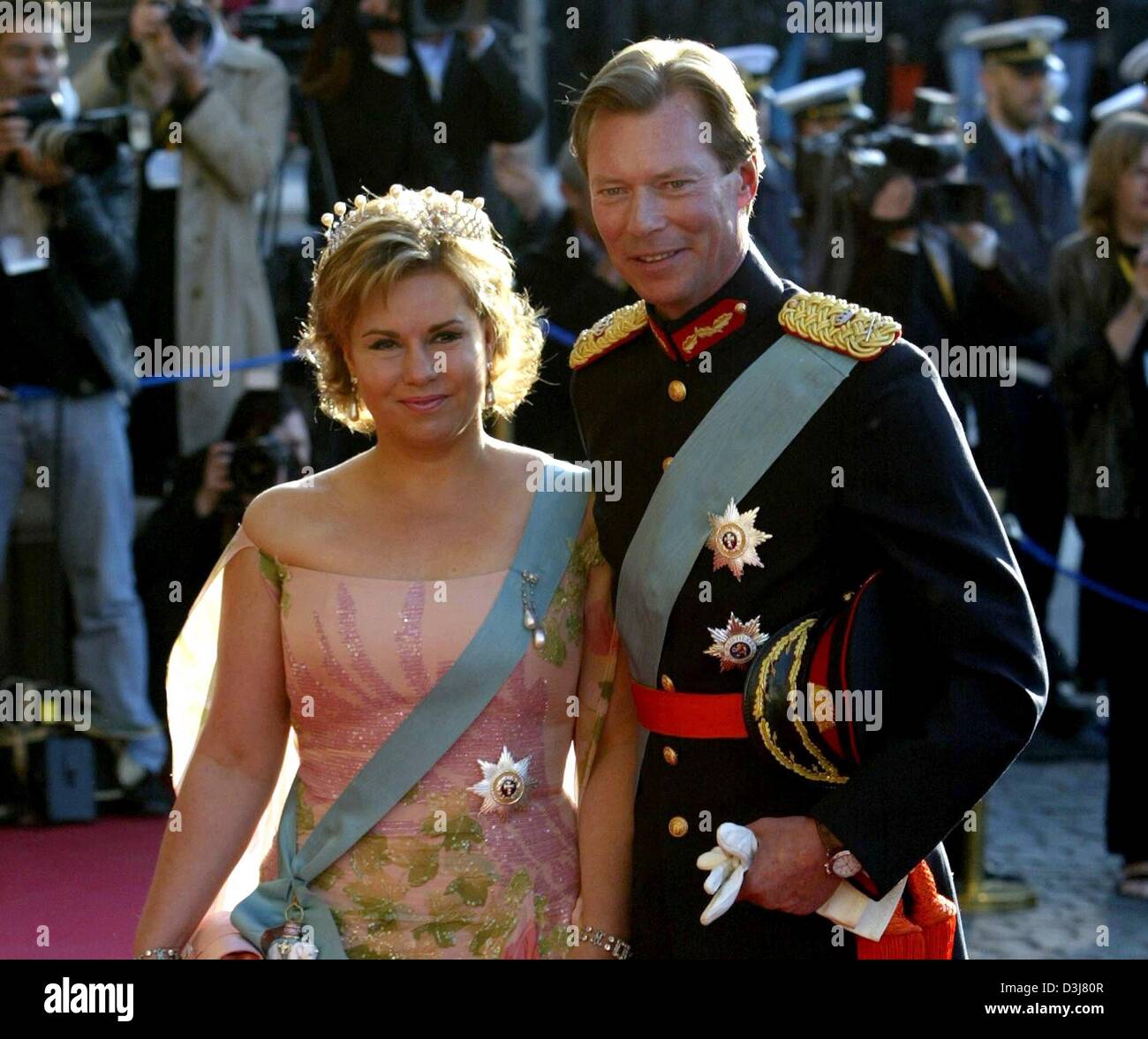 (dpa) - On the eve of the wedding of Crown Prince Frederik of Denmark and Mary Donaldson, Grand Duchess Maria Teresa and Grand Duke Henri of Luxemburg arrive for a gala at the Royal Theatre in Copenhagen, Denmark, 13 May 2004. Stock Photo