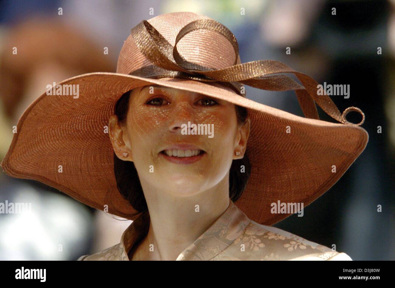 (dpa) - Mary Donaldson, the Australian fiancee of Crown Prince Frederik of Denmark, smiles after her hat had been blown off her head by a gust of wind during a visit of the Parliament in Copenhagen, Denmark, 13 May 2004. Donaldson will wed Crown Prince Frederik at the Cathedral in Copenhagen on Friday 14 May 2004. Stock Photo