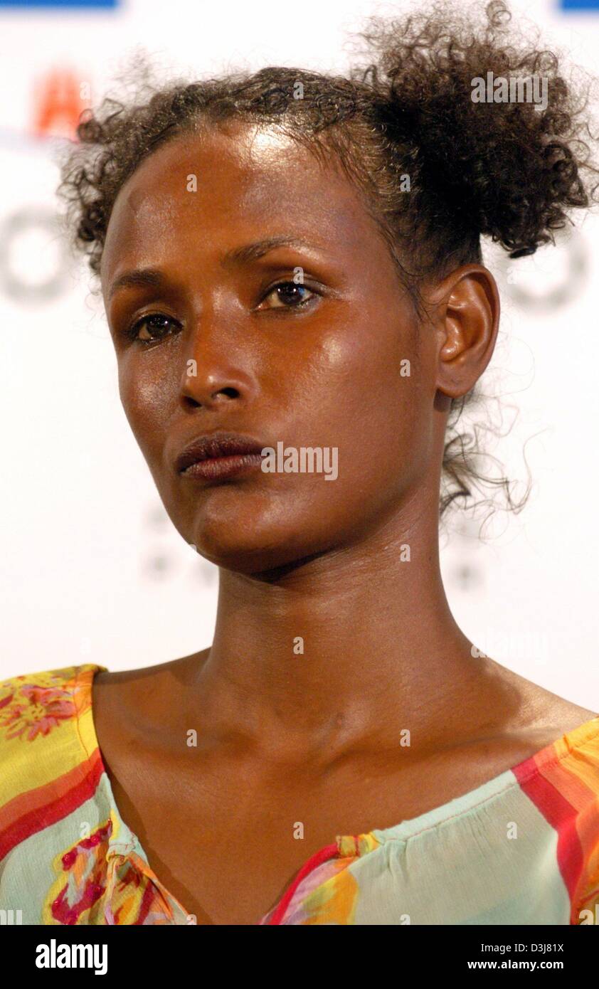 dpa) - Top model and UN special ambassador Waris Dirie from Somalia looks  concentrated as she participates in the first 'Women's World Awards' in  Hamburg, Germany, Friday 14 May 2004. The award