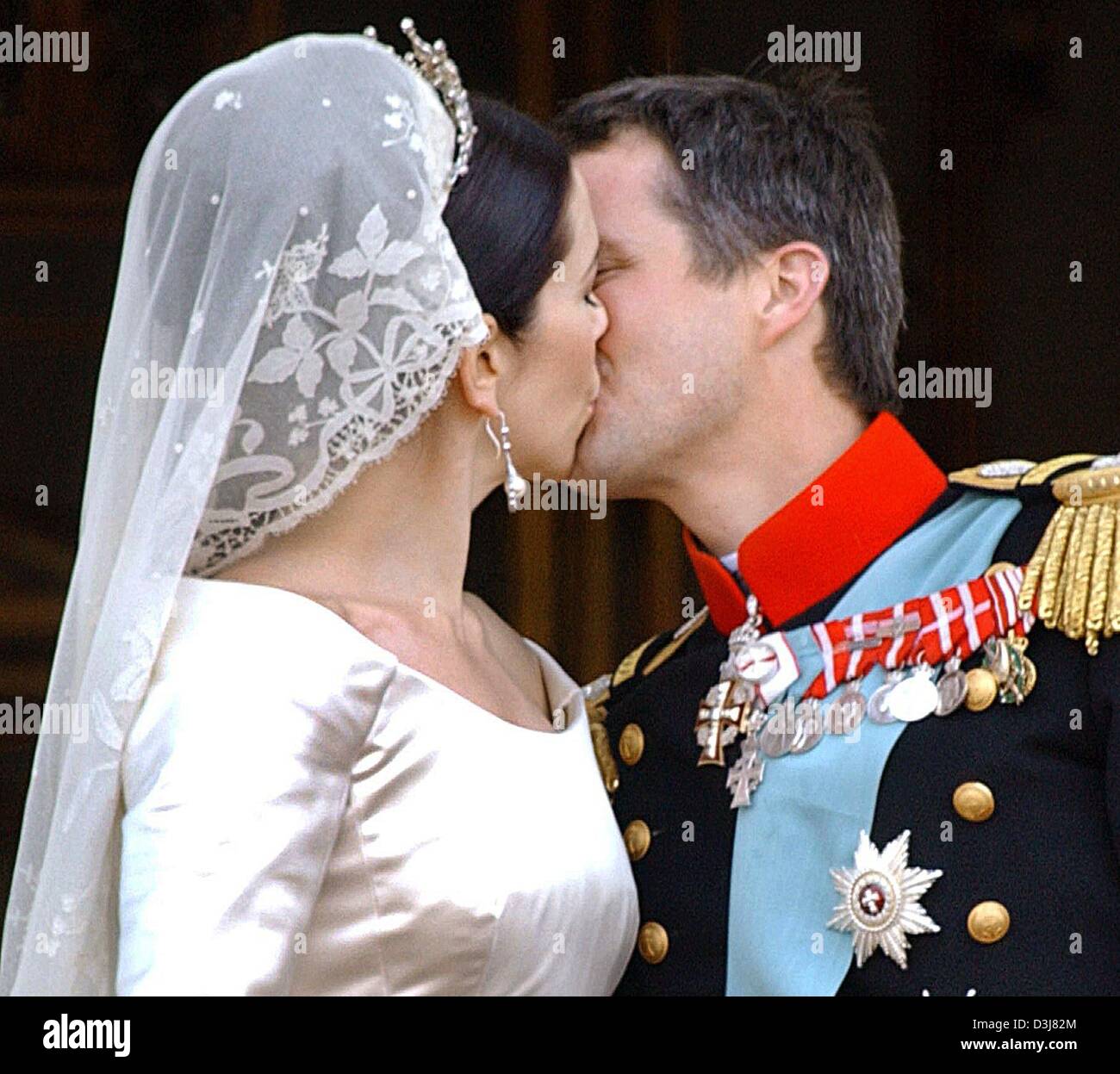 Details about   XRARE PC CROWNPRINCE FREDERIK CROWNPRINCESS MARY WEDDING IN MAY 2004 DENMARK 