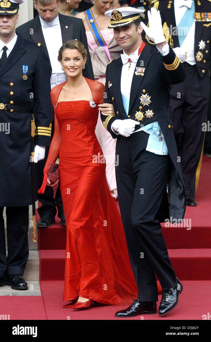 (dpa) - Spanish crown prince Felipe (R) and his fiancee Letizia Ortiz smile as they leave the cathedrale after the wedding of Danish crown prince Frederik and Mary Donaldson in Copenhagen, Denmark, Friday, 14 May 2004. Members of all European royal dynasties were among the 800 invited guests who attended the wedding. Stock Photo