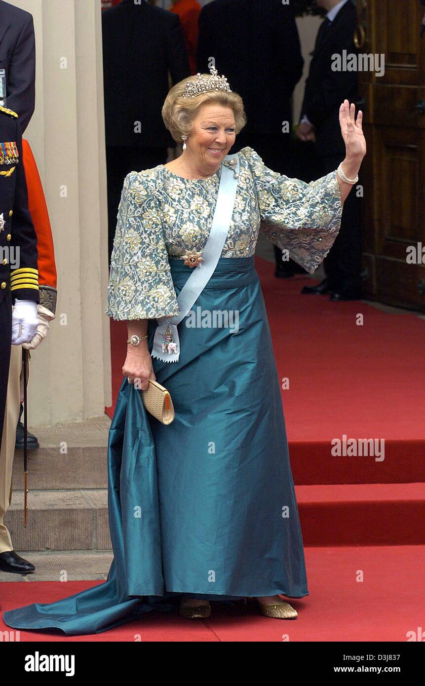 (dpa) - Queen Beatrix of the Netherlands smiles and waves her hand on her arrival to the wedding of Danish crown prince Frederik and Mary Donaldson at the cathedrale in Copenhagen, Denmark, Friday, 14 May 2004. Members of all European royal dynasties were among the 800 invited guests who attended the wedding. Stock Photo