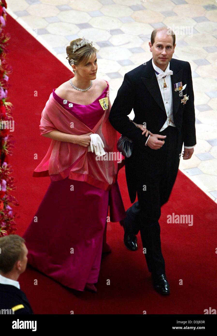 (dpa) - Countess Sophie of Wessex (L) and prince Edward arrive at the wedding of Danish crown prince Frederik and Mary Donaldson at the cathedral in Copenhagen, Denmark, Friday, 14 May 2004. Members of all European royal dynasties were among the 800 invited guests who attended the wedding. Stock Photo