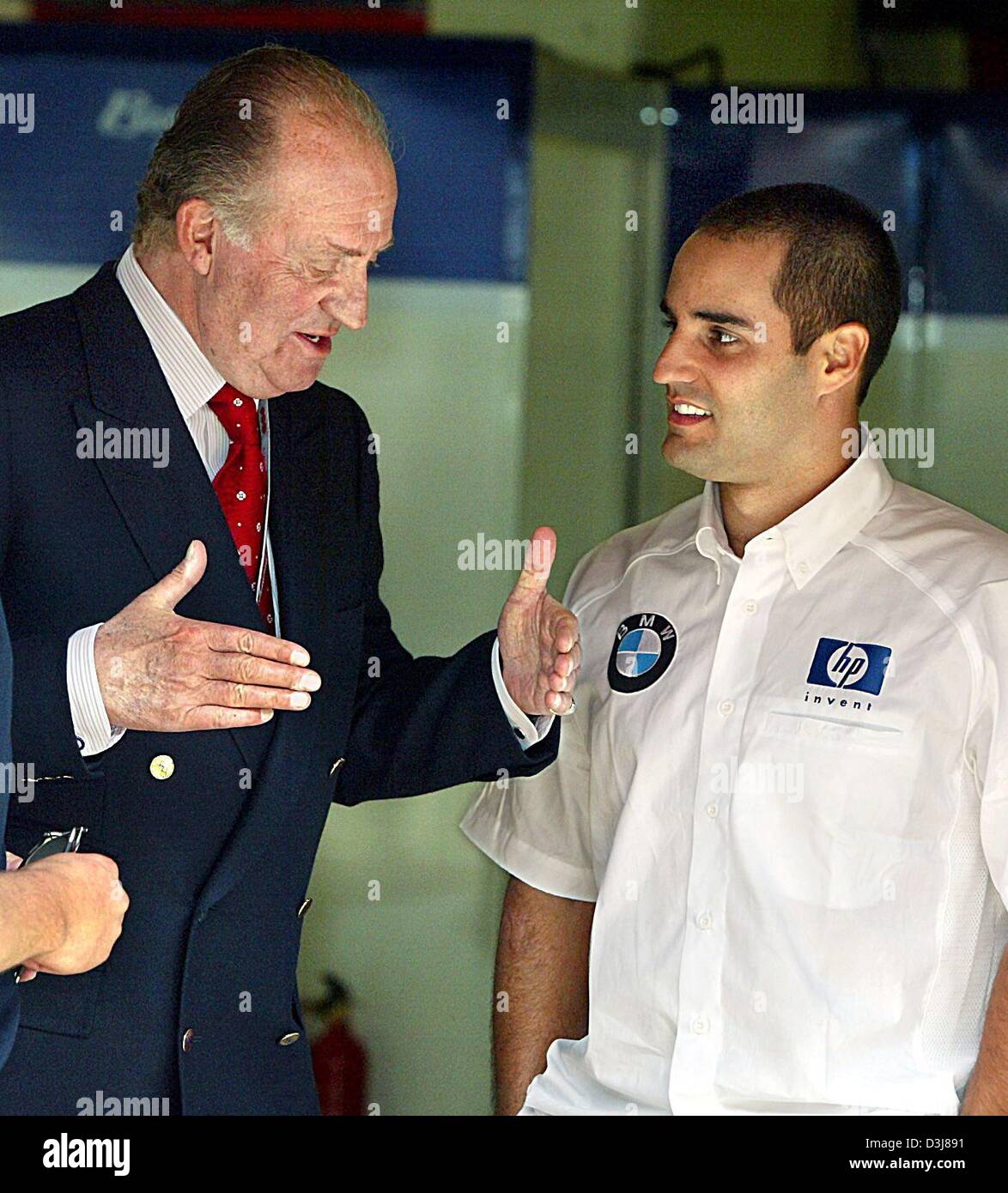(dpa) - Spanish king Juan Carlos (L) talks to Colombian formula one pilot Juan Pablo Montoya of BMW-Williams before start of the Spanish Grand Prix on the formula one circuit in Barcelona, Spain, 9 May 2004. Stock Photo