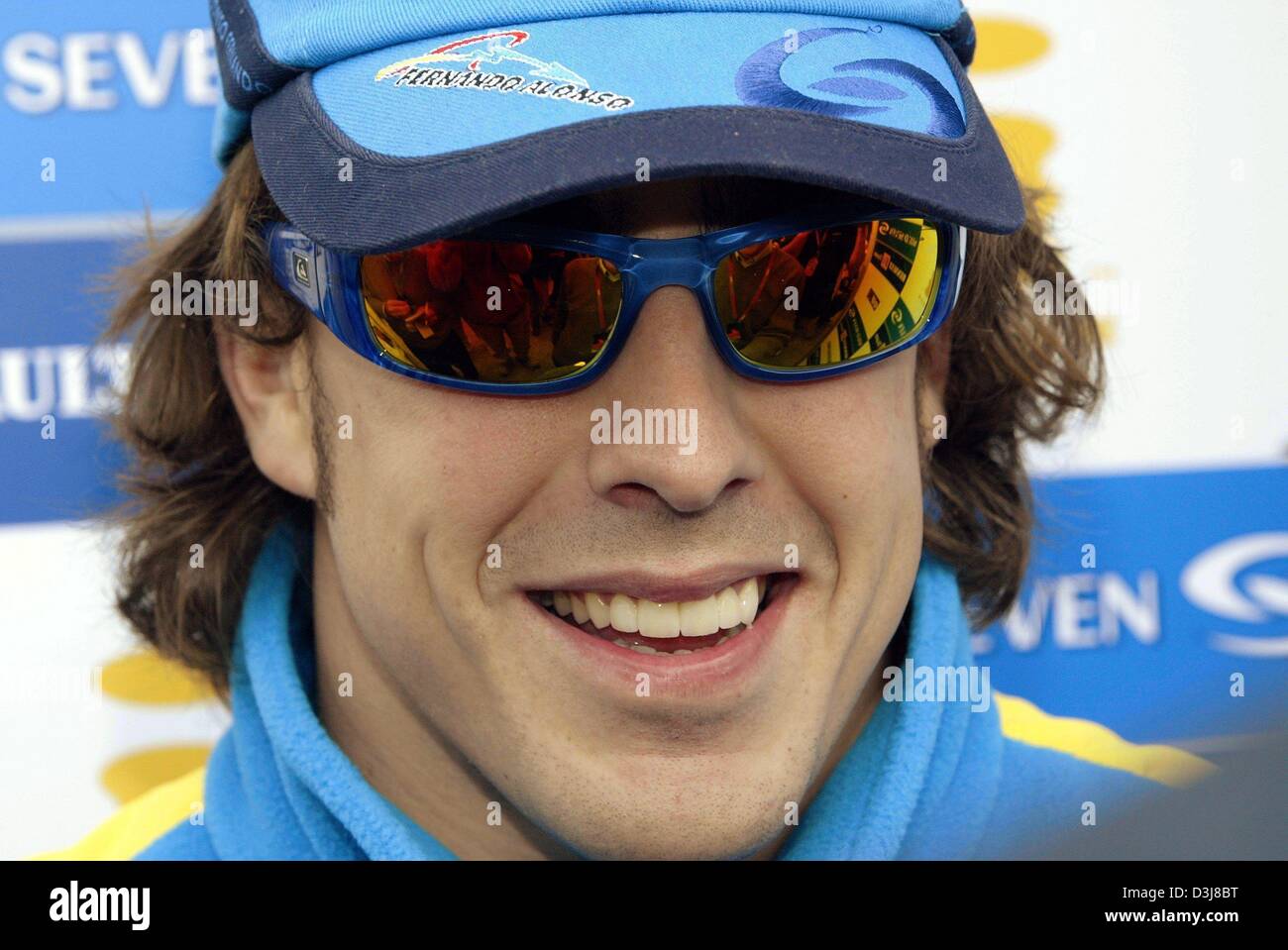 Sports spo motor_racing people smiling sunglasses renault formula_one  formula_1 spain hi-res stock photography and images - Alamy
