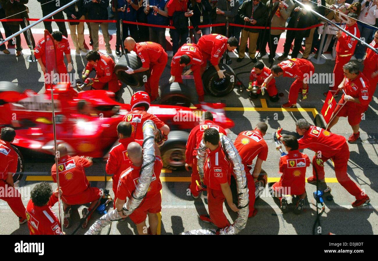 (dpa) - Mechanics of Ferrari run through a pit stop exercise ahead of the free training on the formula one circuit in Barcelona, Spain, 7 May 2004. The Spanish grand prix is going to take place this weekend of 8 May and 9 May 2004. Stock Photo