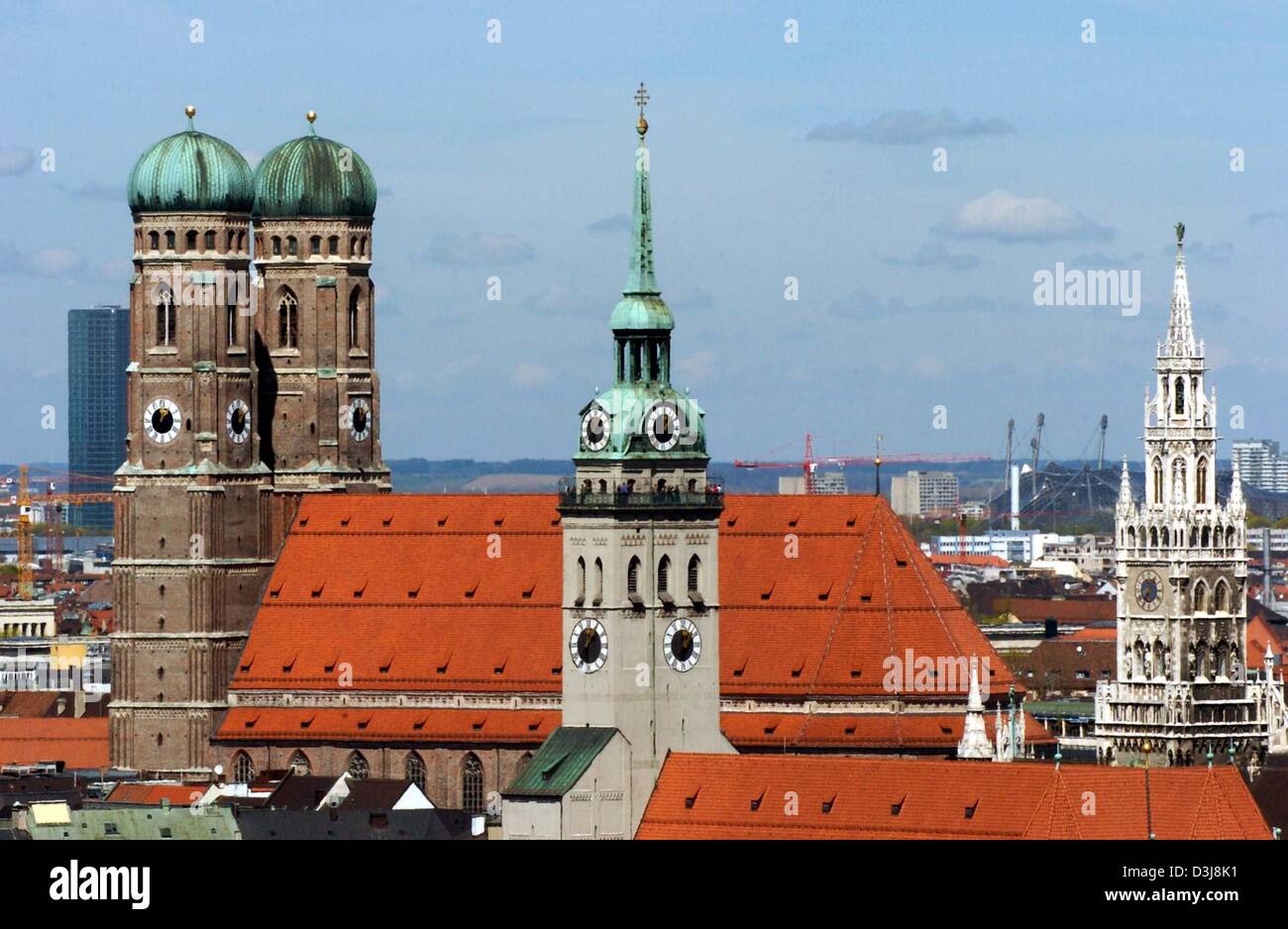 (dpa) - Aerial view of the Bavarian capital of Munich, Germany, 20 April 2004. The picture shows (from L to R) the twin towers of the Frauenkirche, the Pfarrkirche 'Alter Peter' (Old Peter) as well as the prominent tower of the Neues Rathaus (new city hall). Stock Photo
