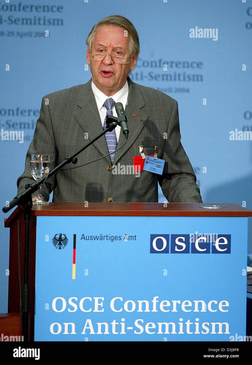 (dpa) - Paul Spiegel, Chairman of the Central Consistory of Jews in Germany, speaks during the international Anti-Semitism conference which is held in cooperation with the Organisation of Security and Cooperation in Europe (OSCE) in Berlin, Germany, on Wednesday 28 April 2004. About 500 participants from almost 60 countries are attending the two-day event which wants to show that t Stock Photo