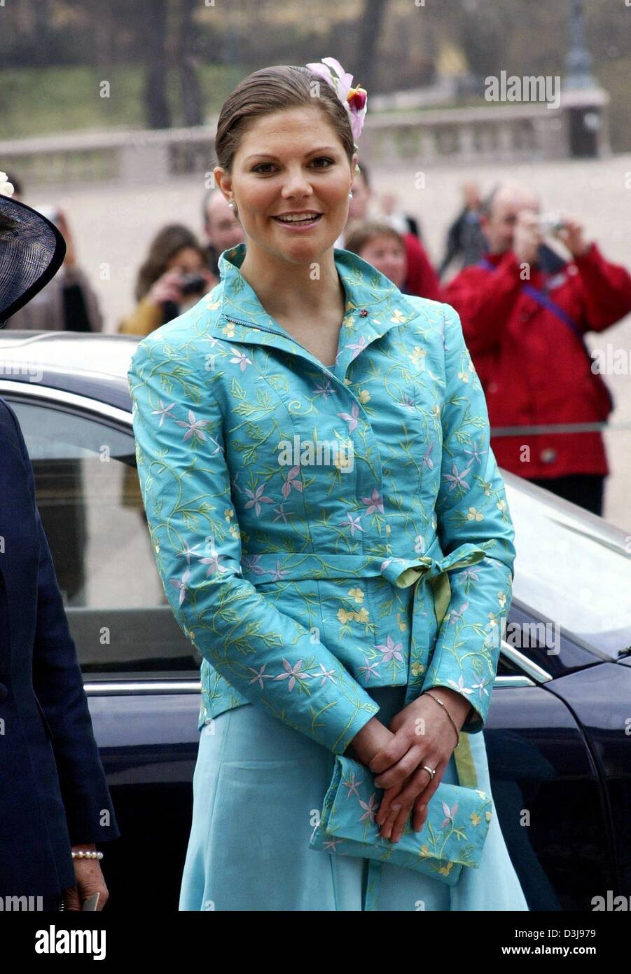 (dpa) - Crown Princess Victoria of Sweden arrives to the baptism of her godchild Princess Ingrid Alexandra of Norway, at the chapel of the royal castle in Oslo, Norway, 17 April 2004. Princess Ingrid Alexandra of Norway, the first child of Crown Prince Haakon (30), was christened three months after her birth and follows her father on second place in the succession to the throne of  Stock Photo