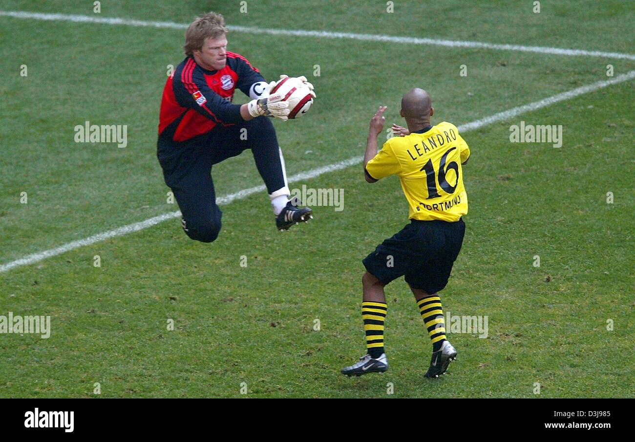 Munichs goalkeeper oliver kahn shouts hi-res stock photography and images -  Alamy