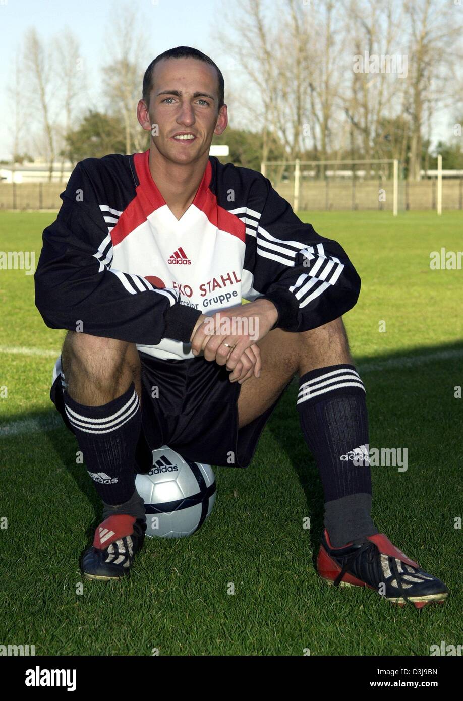 (dpa) - 23-year-old soccer player Normen Elsner during a training session in Eisenhuettenstadt, Germany, 14 April 2004. Forward Elsner became the centre of the news media after scoring a goal after only 3,52 seconds into a game in Germany's 4th division versus Victoria Frankfurt/Oder. Right after the kickoff Elsner lifted the ball into the goal to score one of the fastest goals eve Stock Photo