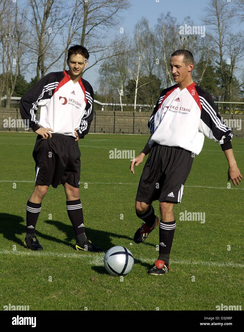 (dpa) - 23-year-old soccer player Normen Elsner (R) and his teammate Martin Greiner, who both play for Eisenhuettenstadt Stahl soccer club, during a training session in Eisenhuettenstadt, Germany, 14 April 2004. Forward Elsner became the centre of the news media after scoring a goal after only 3,52 seconds into a game in Germany's 4th division versus Victoria Frankfurt/Oder. Right  Stock Photo