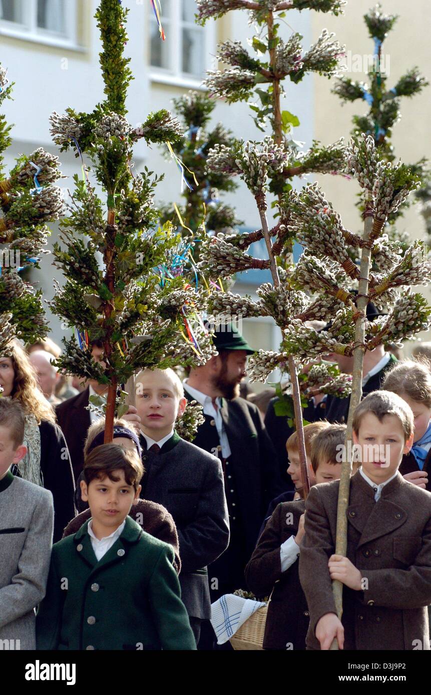 (dpa) - Children carry palm branches which are bound with ivy and willow catkins during a traditional palm procession in Bad Toelz, Germany, 4 April 2004. The children in the procession usually have their first communion right after Easter. The procession reminds of Jesus entering Jerusalem which also marks the start of the Holy Week before Easter. Stock Photo