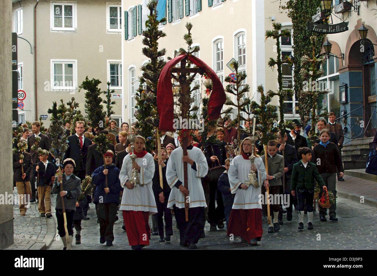 (dpa) - The traditional palm procession with palm branches bound with ivy and willow catkins moves through the town of Bad Toelz, Germany, 4 April 2004. The children in the procession usually have their first communion right after Easter. The procession reminds of Jesus entering Jerusalem which also marks the start of the Holy Week before Easter. Stock Photo