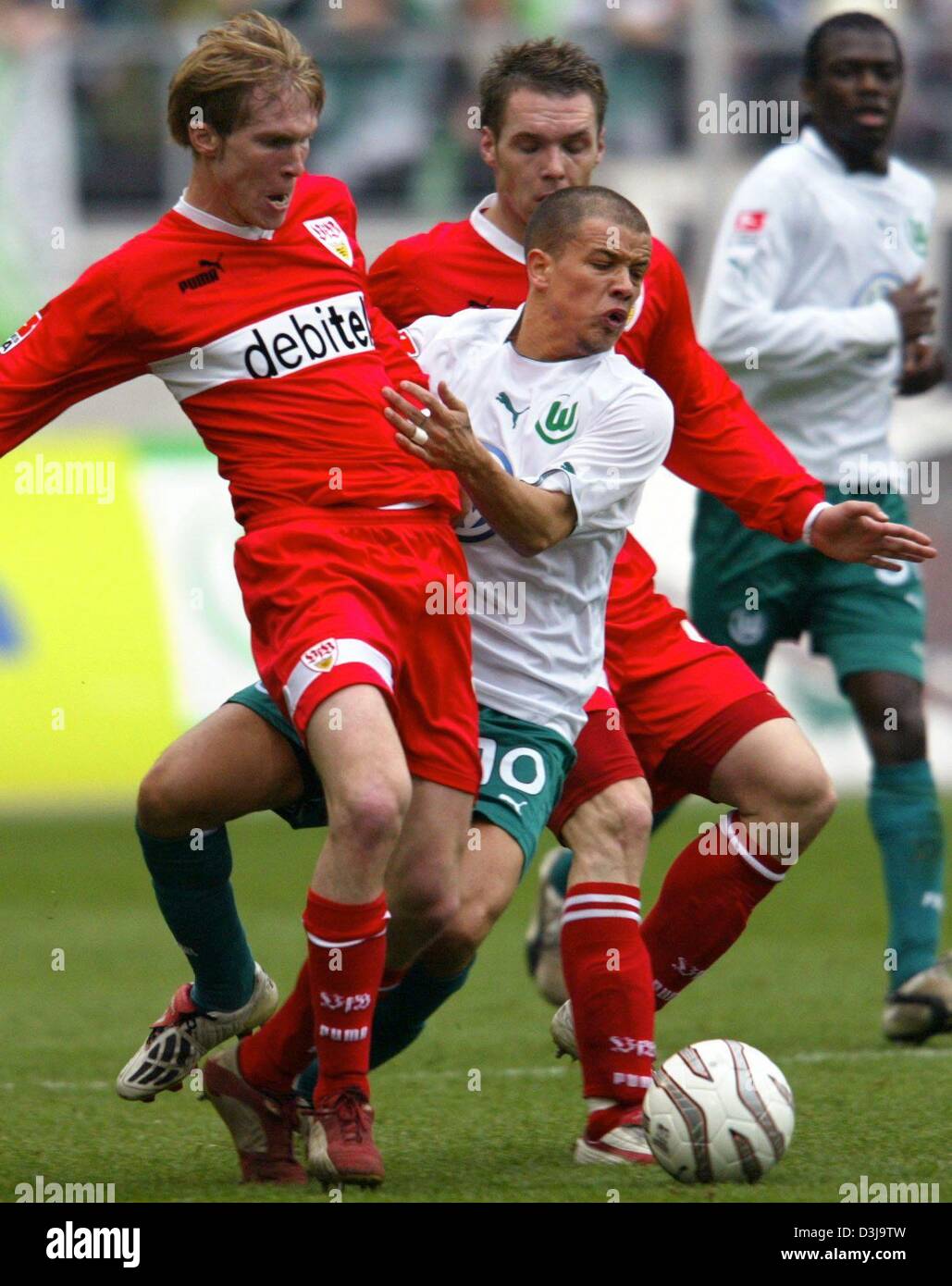(dpa) - Wolfsburg's Andres d'Alessandro (C) struggles for the ball with Stuttgart's players Heiko Gerber (L) and Christian Tiffert during the Bundesliga soccer game between VfL Wolfsburg and VfB Stuttgart in Wolfsburg, Germany, 3 April 2004. Stuttgart won the game by a score of 5-1 against Wolfsburg. Stock Photo