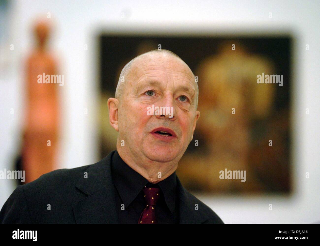 German artist Georg Baselitz stands in front of his artwork at the Bundeskunsthalle (federal art hall) in Bonn, Germany, 31 March 2004. The retrospective which will be held at the art hall from 2 April until 8 August 2004, titled 'Pictures That Turn Your Head', is a comprehensive overview of approximately 130 works of art from all areas of Baselitz' creative production from 1959 to Stock Photo