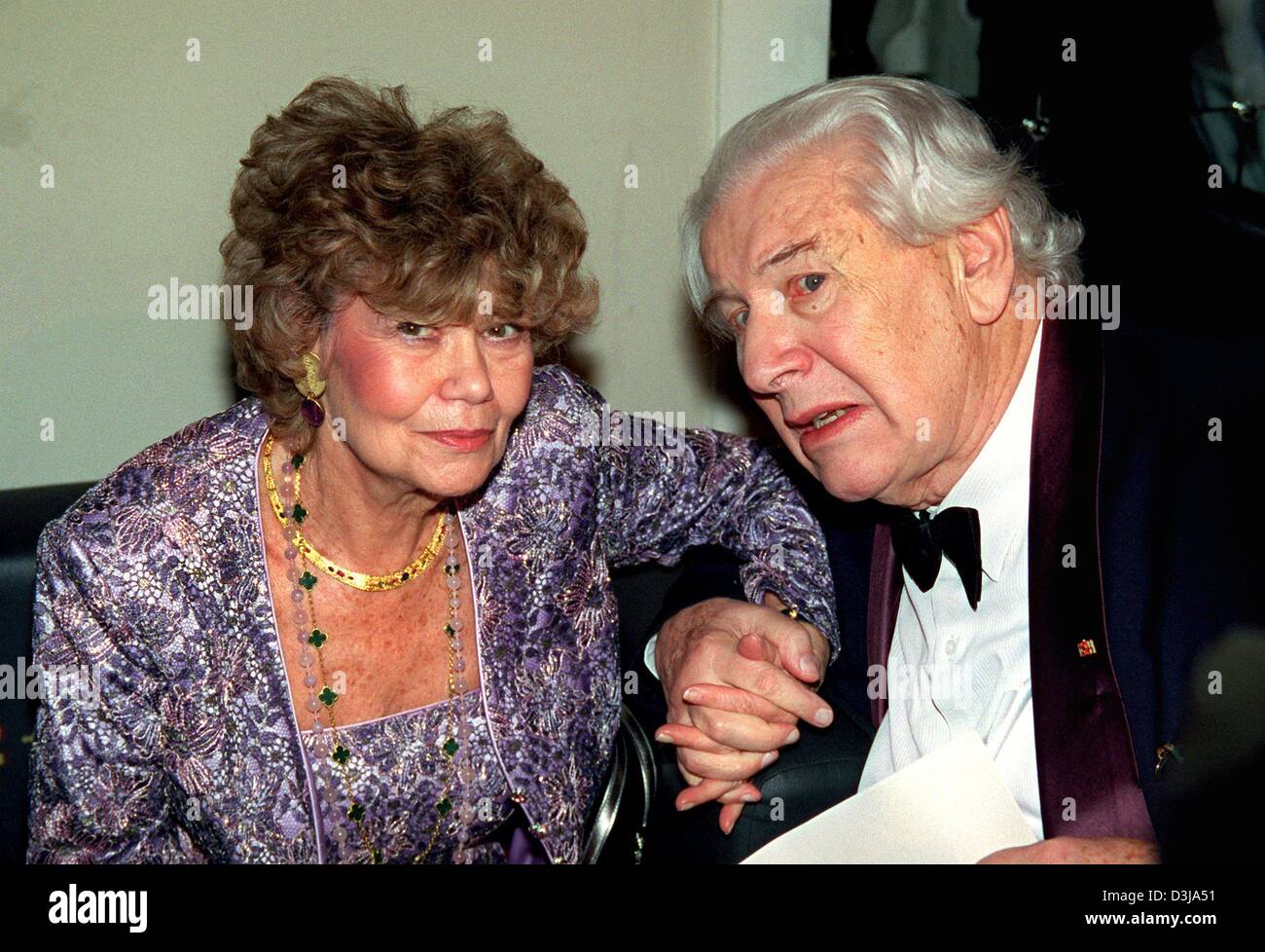 (dpa files) - British actor Peter Ustinov (R) and his third wife Helene sit next to each other during his 80th birthday reception at the 'Theater des Westens' (theatre of the west) in Berlin, 6 April 2001. Ustinov died at the age of 82 in a hopsital in Geneva on 29 March 2004. He won two Oscars for his parts in 'Spartacus' (1959) and in 'Topkapi' (1964). Ustinov also wrote screenpl Stock Photo
