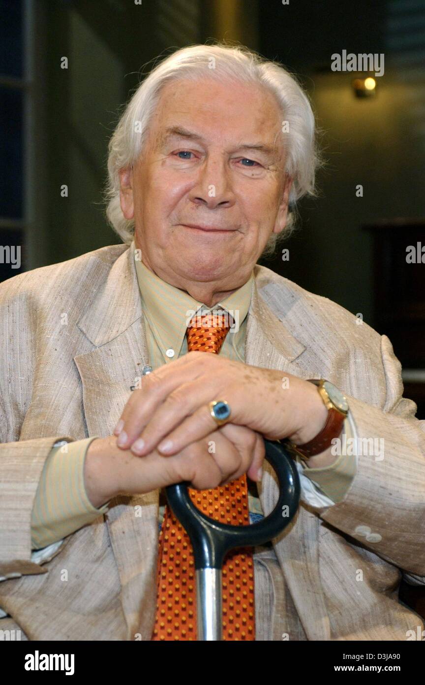 (dpa files) File picture from 27 May 2003 of Sir Peter Ustinov, who ...