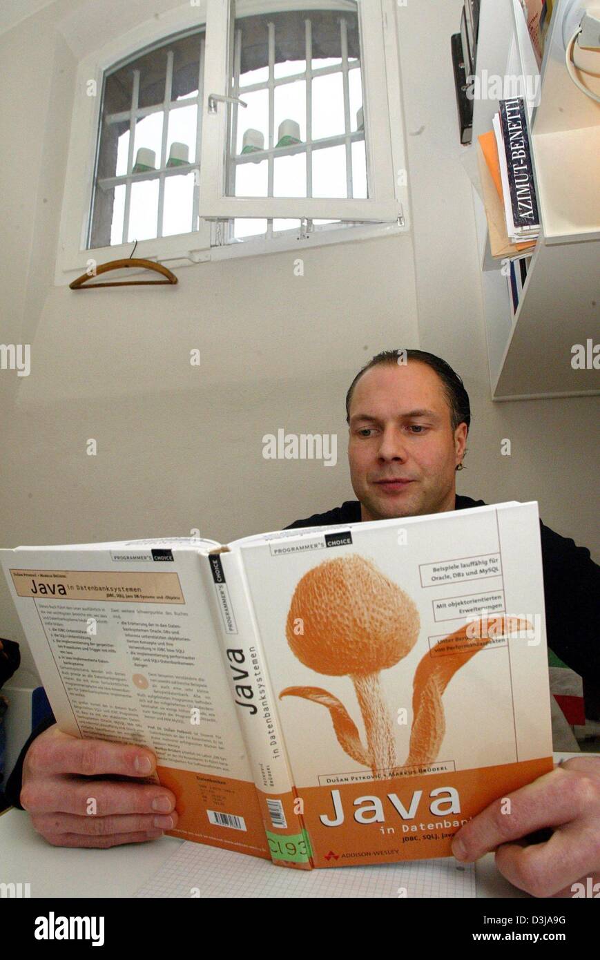Inmate reading hi-res stock photography and images - Alamy