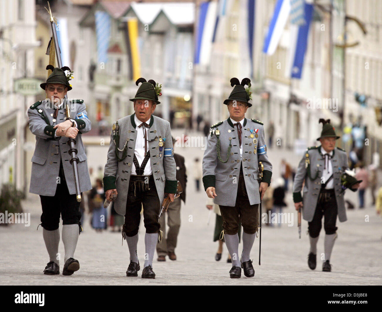 (dpa) - Bavarian mountain riflemen walk through downtown Bad Toelz, Germany, 23 April 2005. This year 8,000 riflemen coming from Reichenhall as far as Oberammergau commemorate the 300th anniversary of the 'Sendlinger Mordweihnacht' (Sendlinger Christmas slaughter) in which more than 1,000 citizens and peasants were killed fighting the imperial occupying power of Austria. Themed 'Li Stock Photo