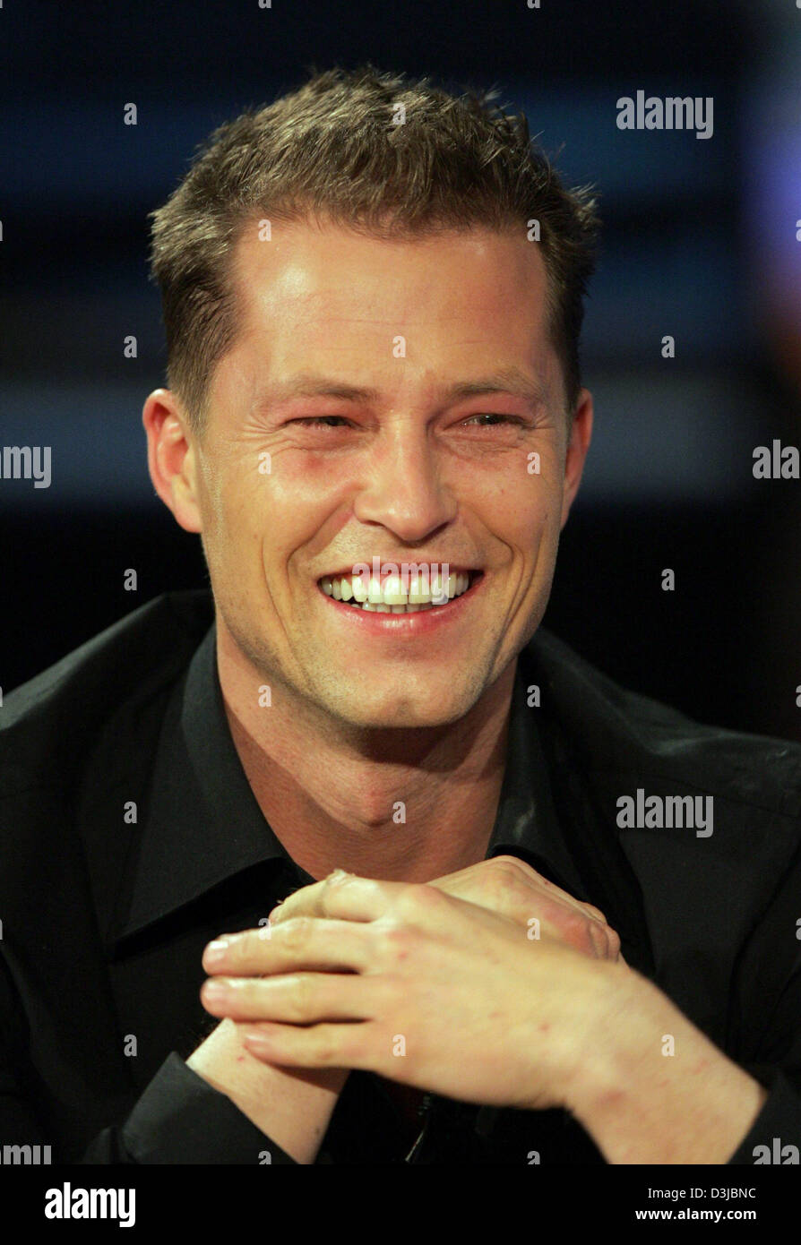 (dpa) - German actor and producer Til Schweiger smiles during a show on German television in Cologne, Germany, 7 March 2005. Stock Photo