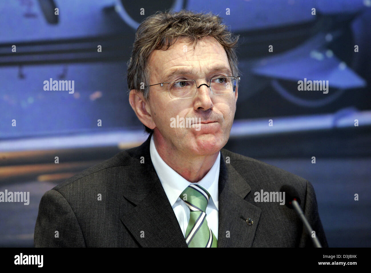 (dpa) - Wolfgang Mayrhuber, Chairman of Deutsche Lufthansa AG, pictured during a press conference in Munich, Germany, 09 March 2005. Stock Photo