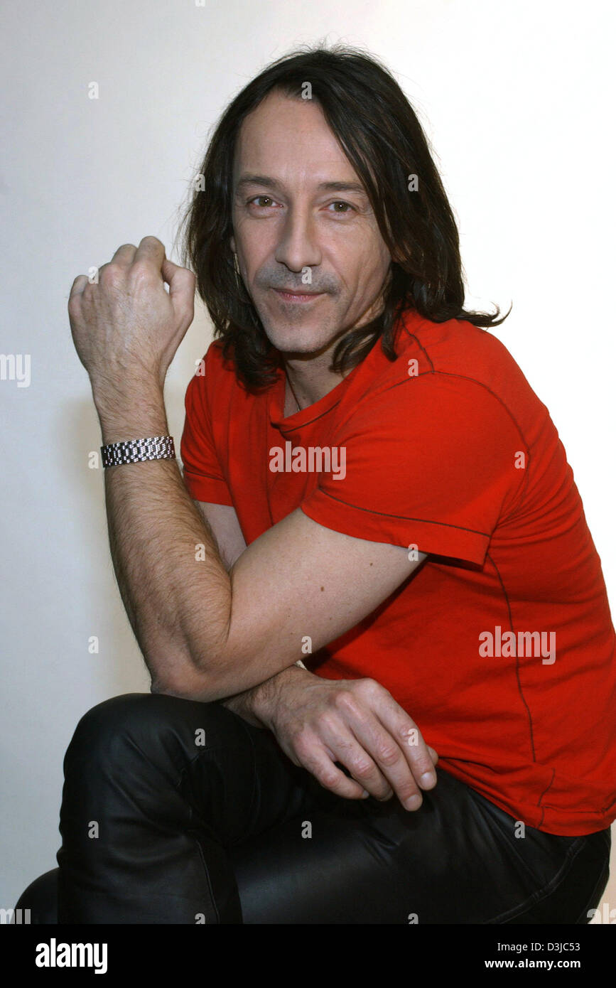 (dpa) - French actor Jean-Hugues Anglade pictured during the presentation of his new two-part series 'Kein Himmel über Afrika' (no heaven above africa) in Hamburg, Germany, 11 January 2005. Stock Photo