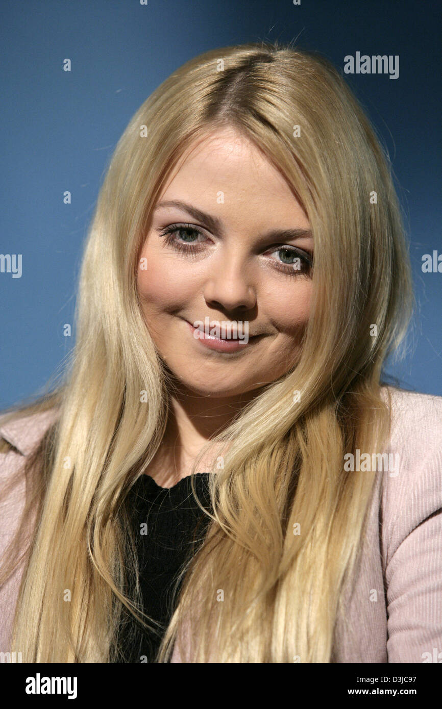 (dpa) - German singer Annett Louisan in a picture taken on the sidelines of a television show in Leipzig, Germany, 11 February 2005. The 27-year-old singer sings in German and had her first success with the single 'Das Spiel' (the game). Stock Photo