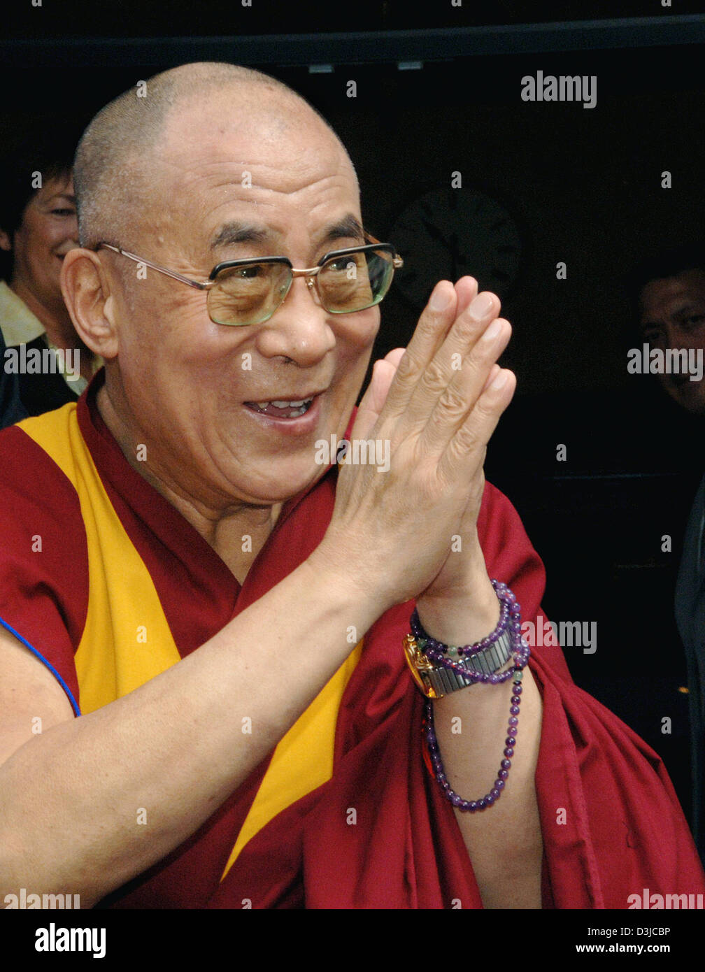 (dpa) The religious leader of Tibetan buddhism the Dalai Lama greets