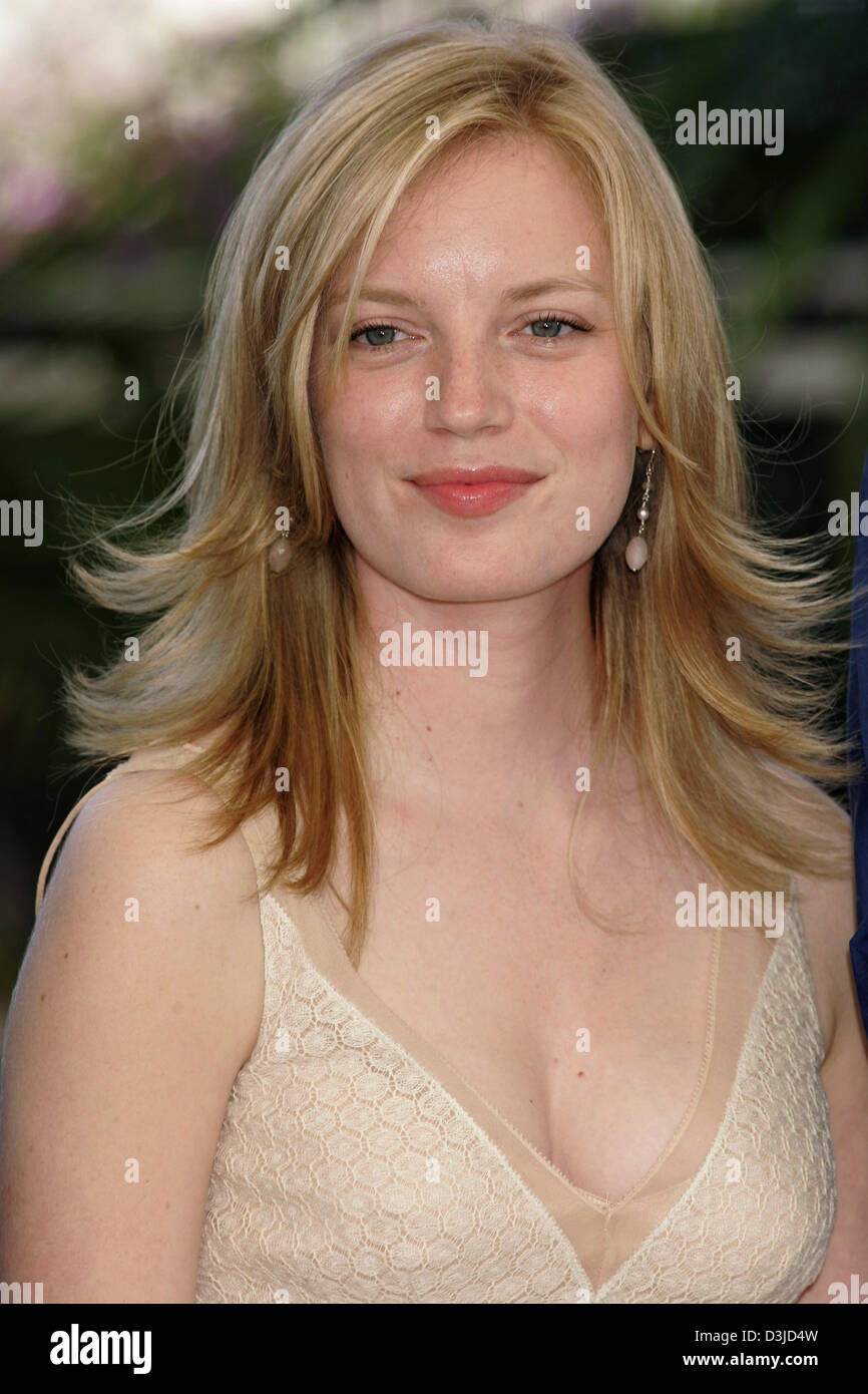 Canadian actress Sarah Polley poses during a photo call for her new film 'Don't come knocking' at the 58th Film Festival in Cannes, France, Thursday 19 May 2005. Polley's film runs in the competition at this year's festival. Stock Photo
