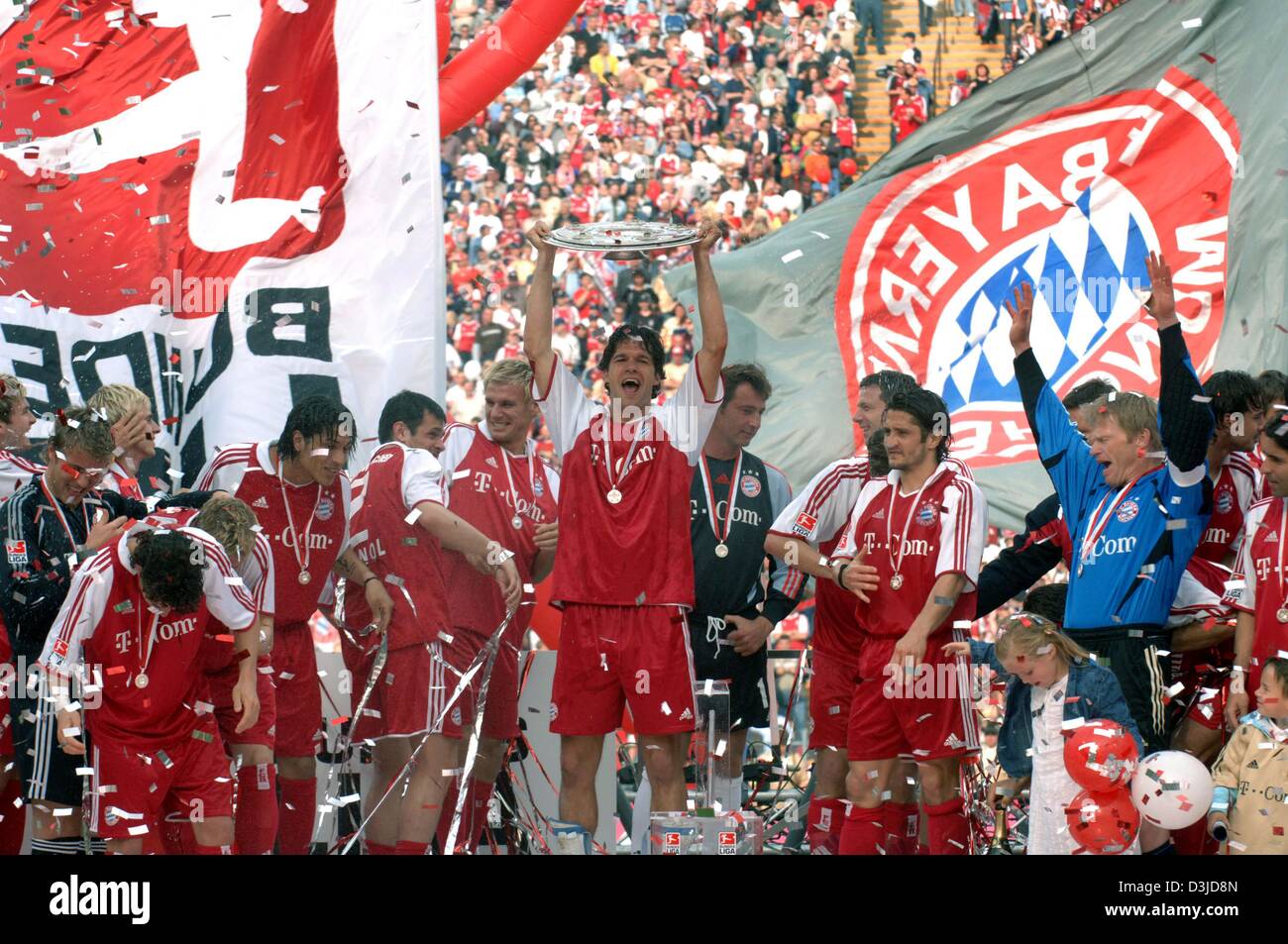 (dpa) - The players of FC Bayern Munich celebrate the German Bundesliga Championship 2005 after the Bundesliga match against 1. FC Nuremberg at the Olympic stadium in Munich,  Germany, 14 May 2005. Stock Photo