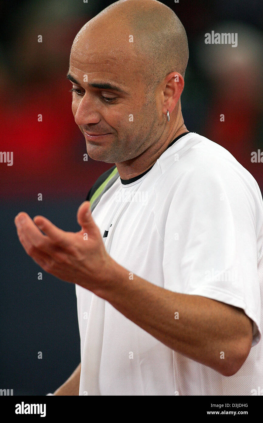 (dpa) - US American tennis pro Andre Agassi looks depressed during his first round match against Spanish Feliciano Lopez at the ATP Masters in Hamburg, Germany, 10 May 2005. Agassi lost against the unseeded Spaniard 6-2, 7-6 (7-5). Stock Photo