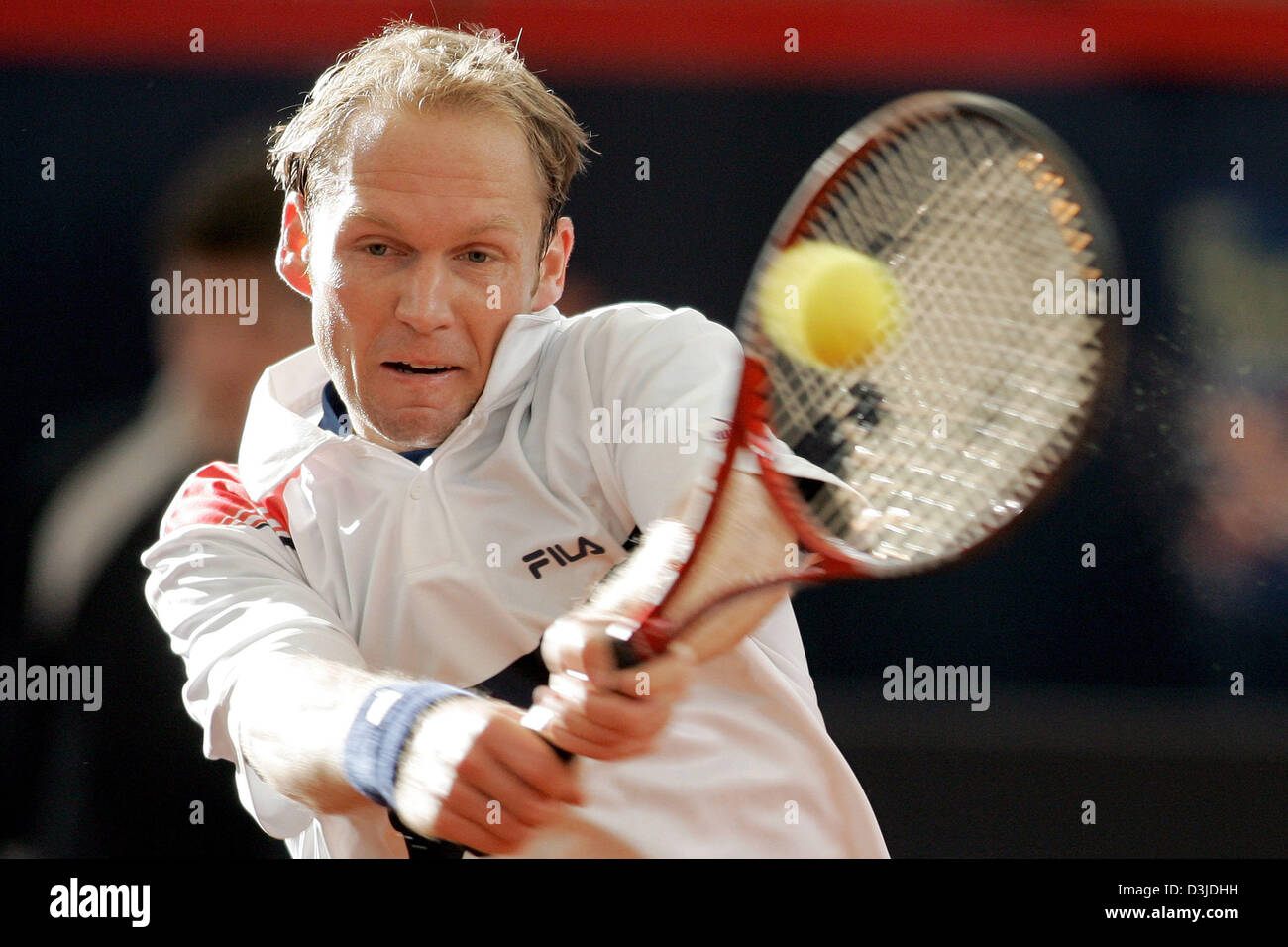 (dpa) - German tennis pro Rainer Schuettler plays a backhand during his match against Italian Andrea Seppi at the ATP Masters in Hamburg, Germany, 10 May 2005. Stock Photo