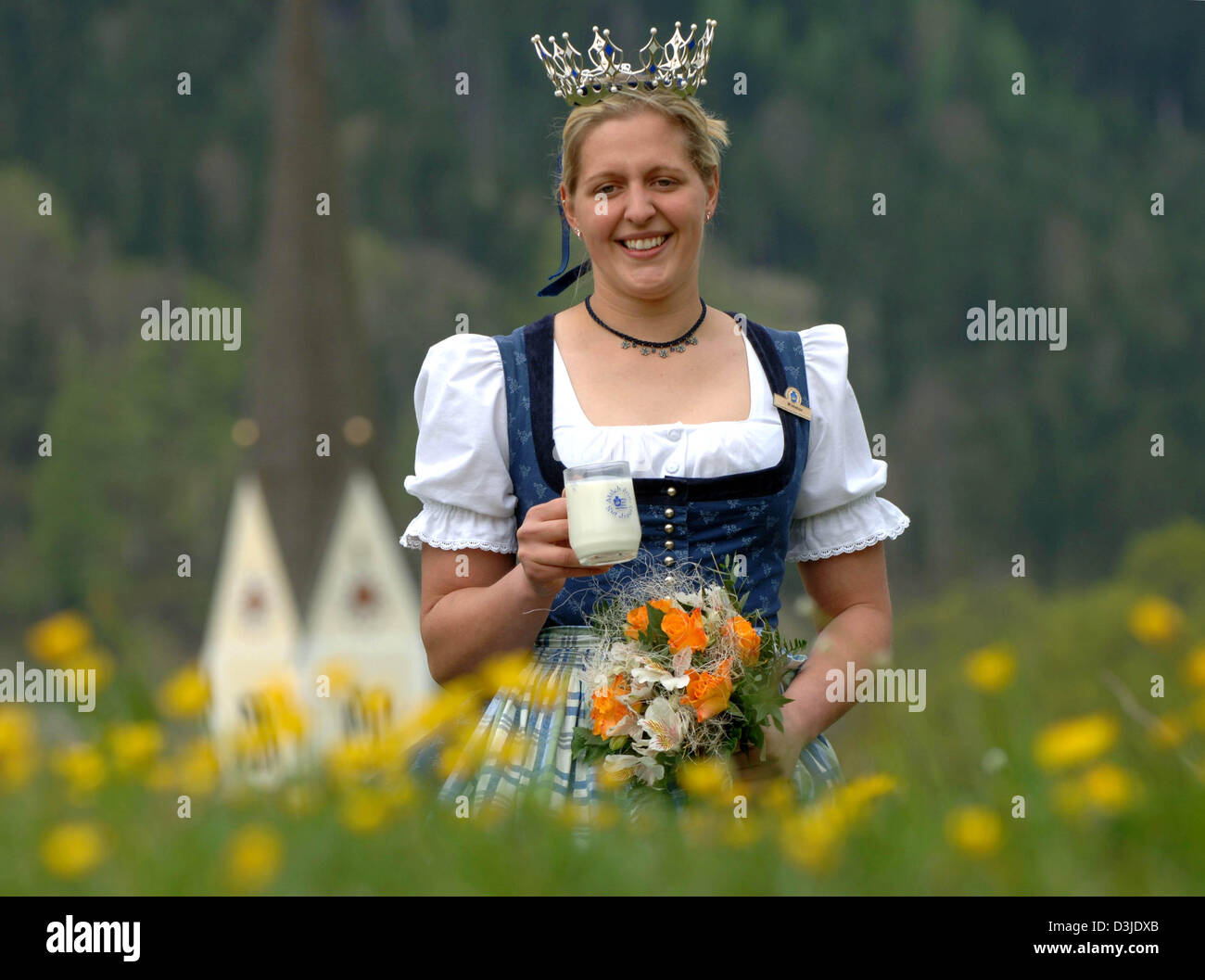 (dpa) - Bavaria's newly elected milk queen Maria Wimmer from Babensham ...