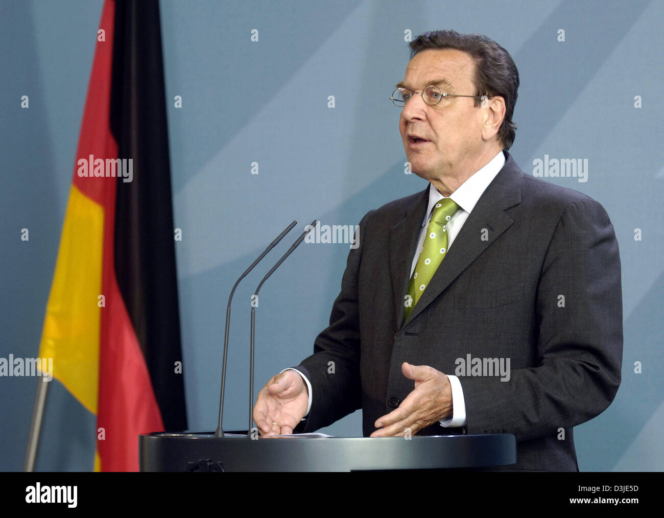 (dpa) - German Chancellor Gerhard Schroeder pictured during a press ...