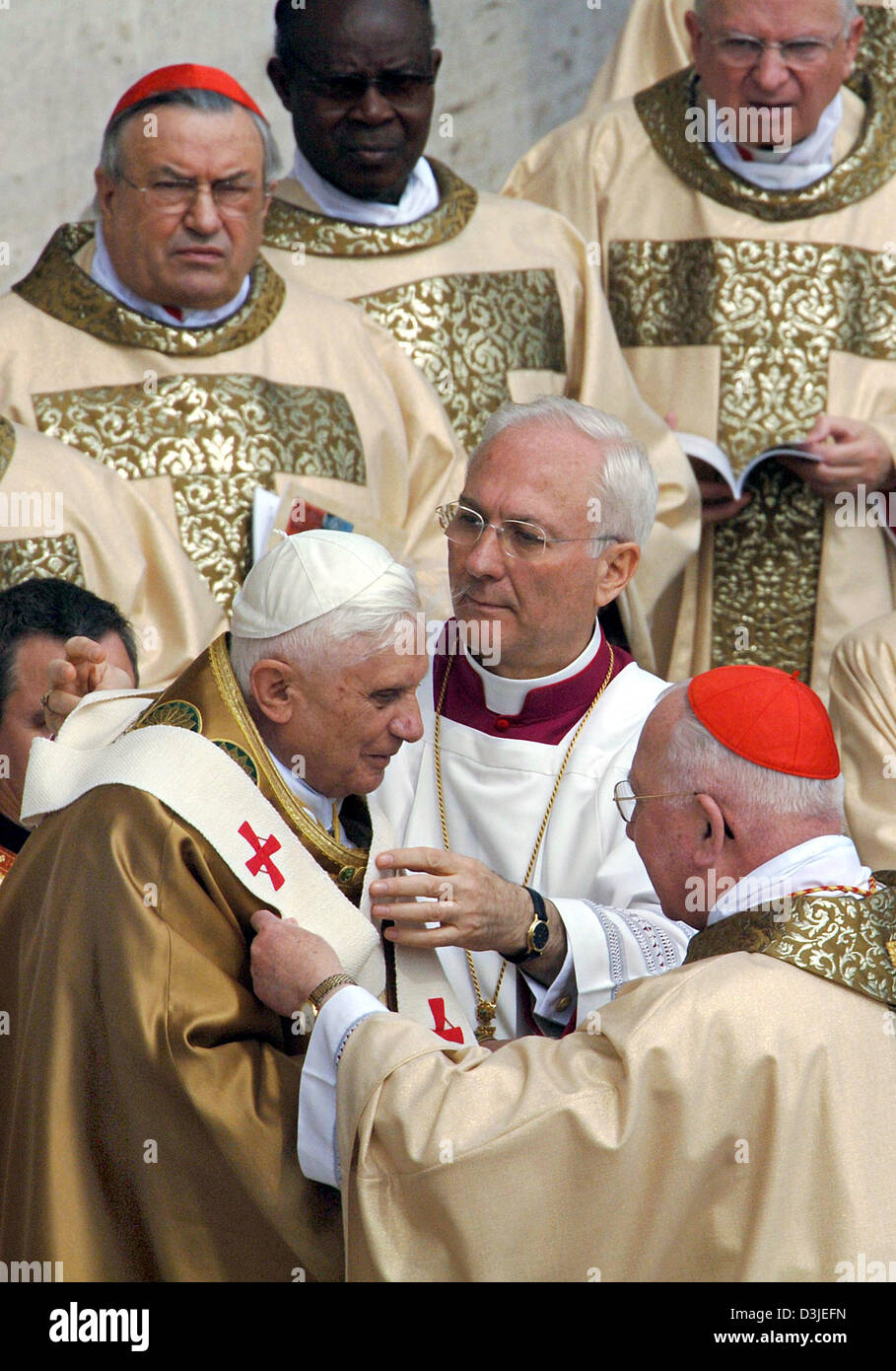 dpa) - Clergymen dress Pope Benedict XVI (L) with a stola prior to the  church service on St Peter's Square at the Vatican in Rome, Italy, 24 April  2005. Pope Benedict XVI