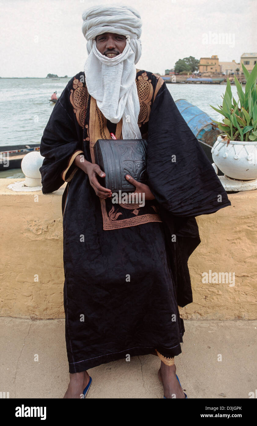Touareg trinket salesman at a tourist hotel, Mopti. Mali. West Africa Stock Photo