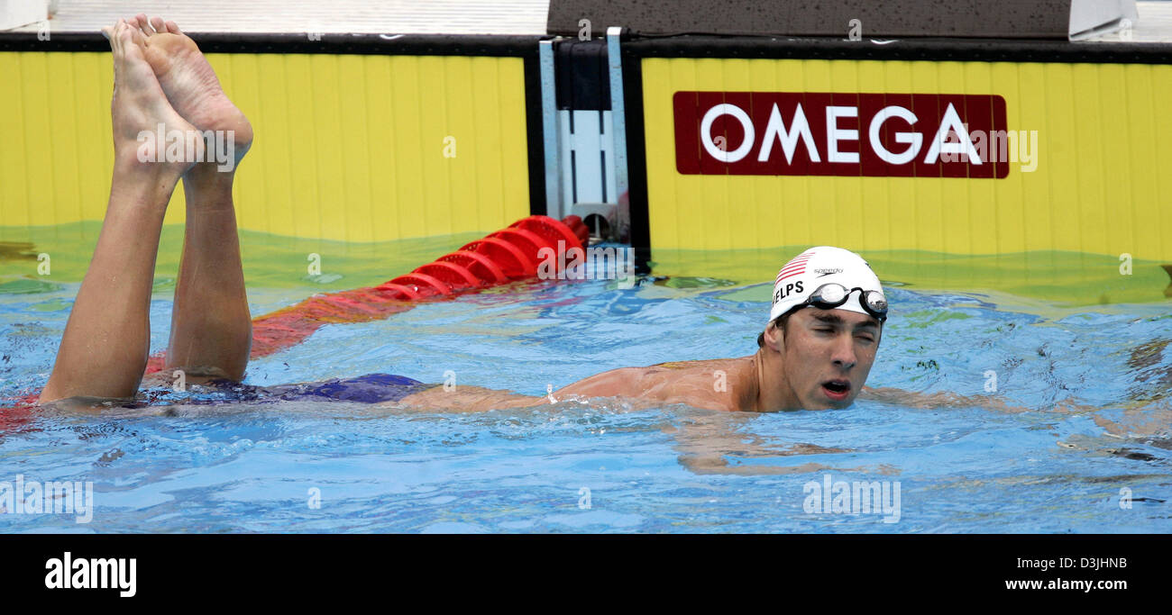 Dpa Us Swimmer Michael Phelps Returns To The Edge Of The Pool After His Heat In The Men S