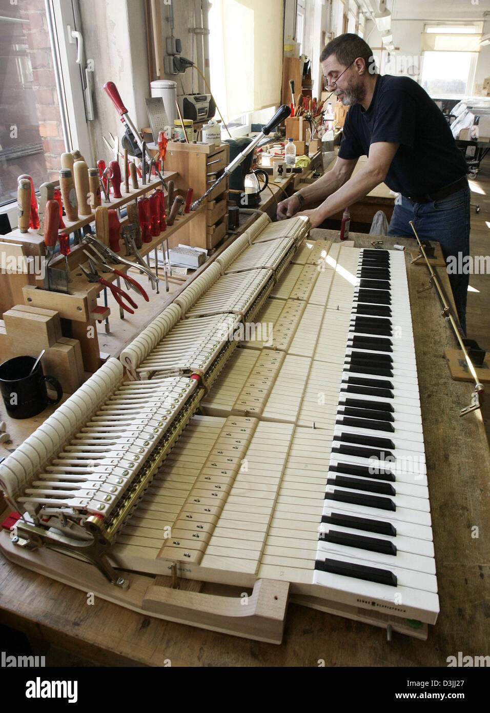 000 pianos hi-res stock photography and images - Alamy