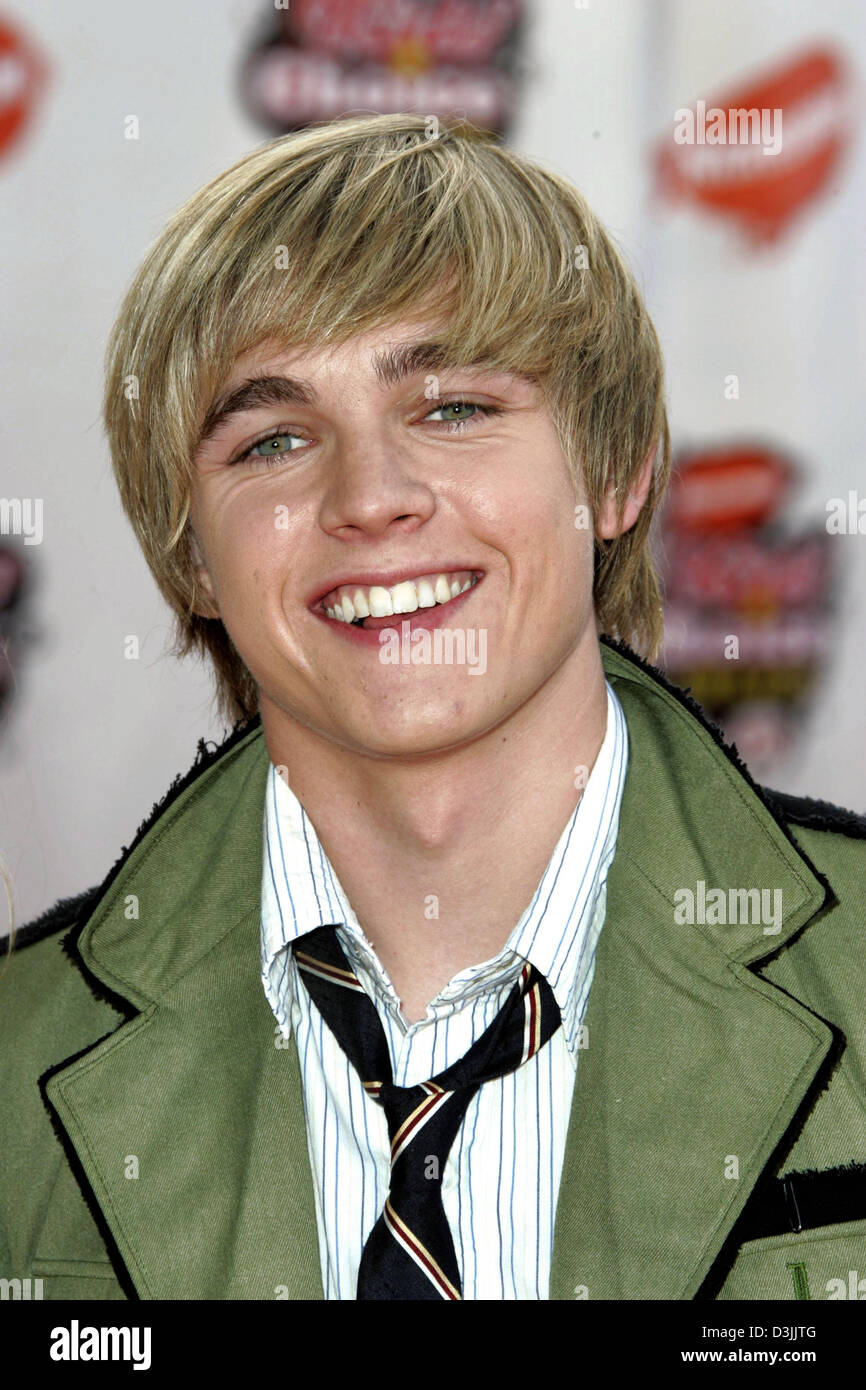 (dpa) - US actor Jesse McCartney smiles as he arrives for the 18th Nickelodeon's Kid's Choice Awards in Westwood, California, USA, 02 April 2005. Stock Photo
