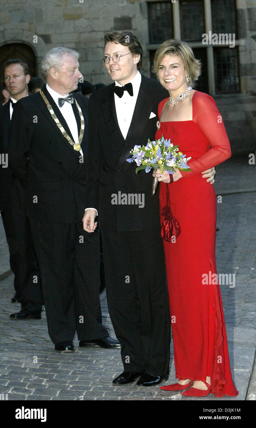 dpa) - Prince Constantijn and Princess Laurentien of the Netherlands  celebrate the 400th anniversary of the trade, image size:833x1390