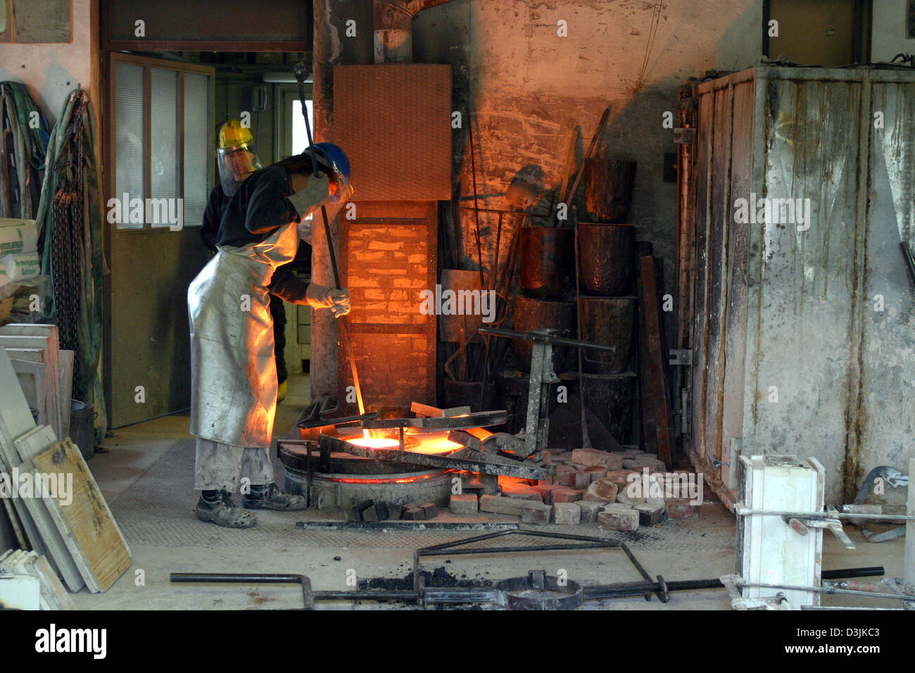 Foundry moulder hires stock photography and images Alamy