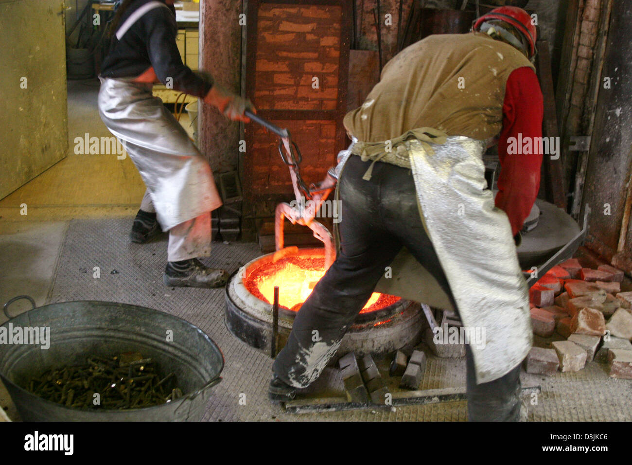 Foundry moulder hires stock photography and images Alamy