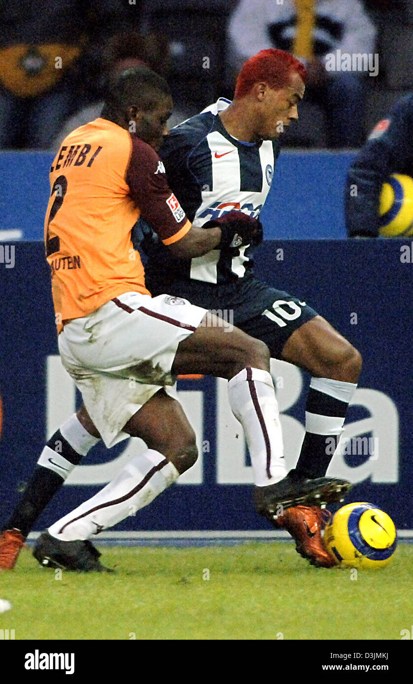 Sports spo soccer duel ball dribble run rush bundesliga germany hi-res ...