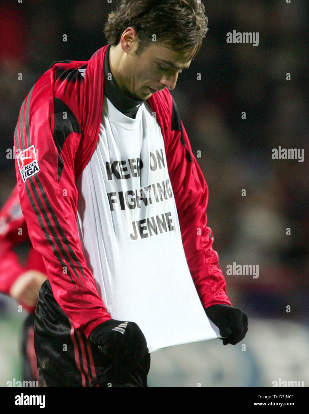 (dpa) -  Leverkusen's goal scorer Dimitar Berbatov, who scored the 1-0 lead goal, presents his t-shirt which reads 'Keep On Fighting Jenne' in the Bundesliga soccer game between Bayer 04 Leverkusen and VfB Stuttgart in Leverkusen, Germany, 27 February 2005. The game ended in a 1-1 draw. Stock Photo