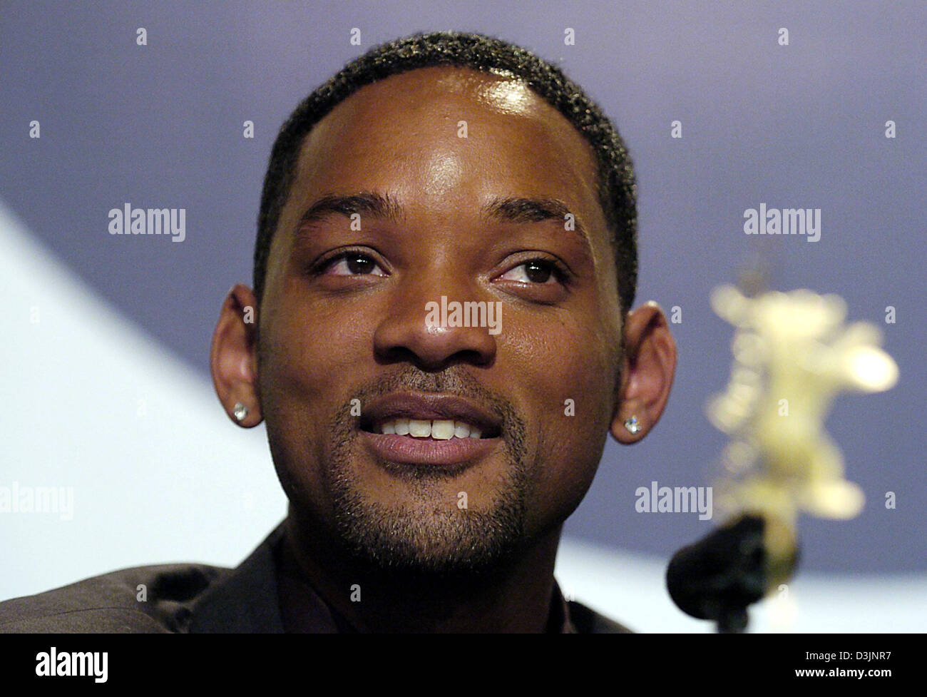 (dpa) - US actor and singer Will Smith pictured during the presentation of the US film 'Hitch' at the 55th Berlinale international film festival in Berlin, Germany, 18 February 2005. Stock Photo